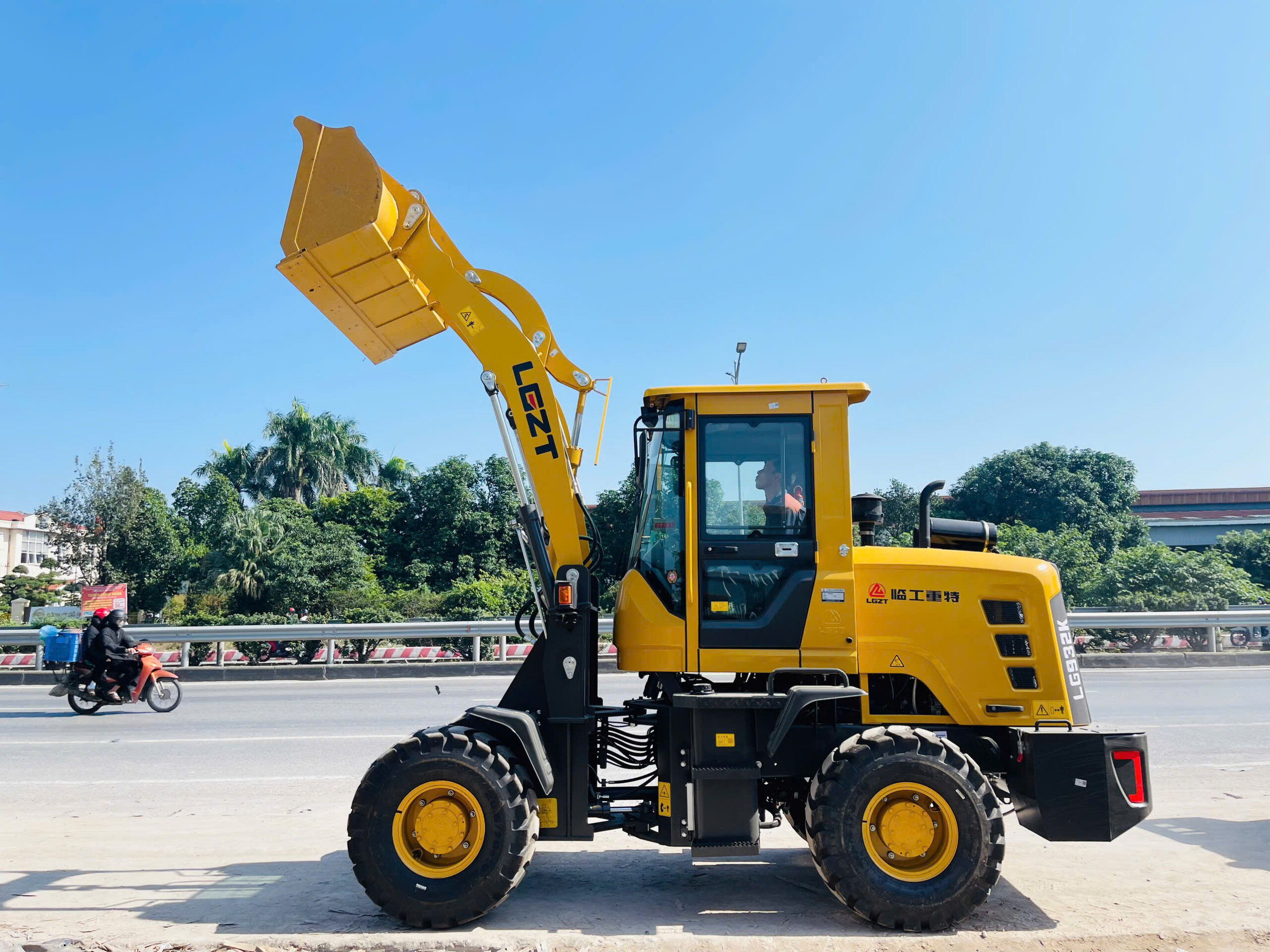 MÁY XÚC LẬT LG932