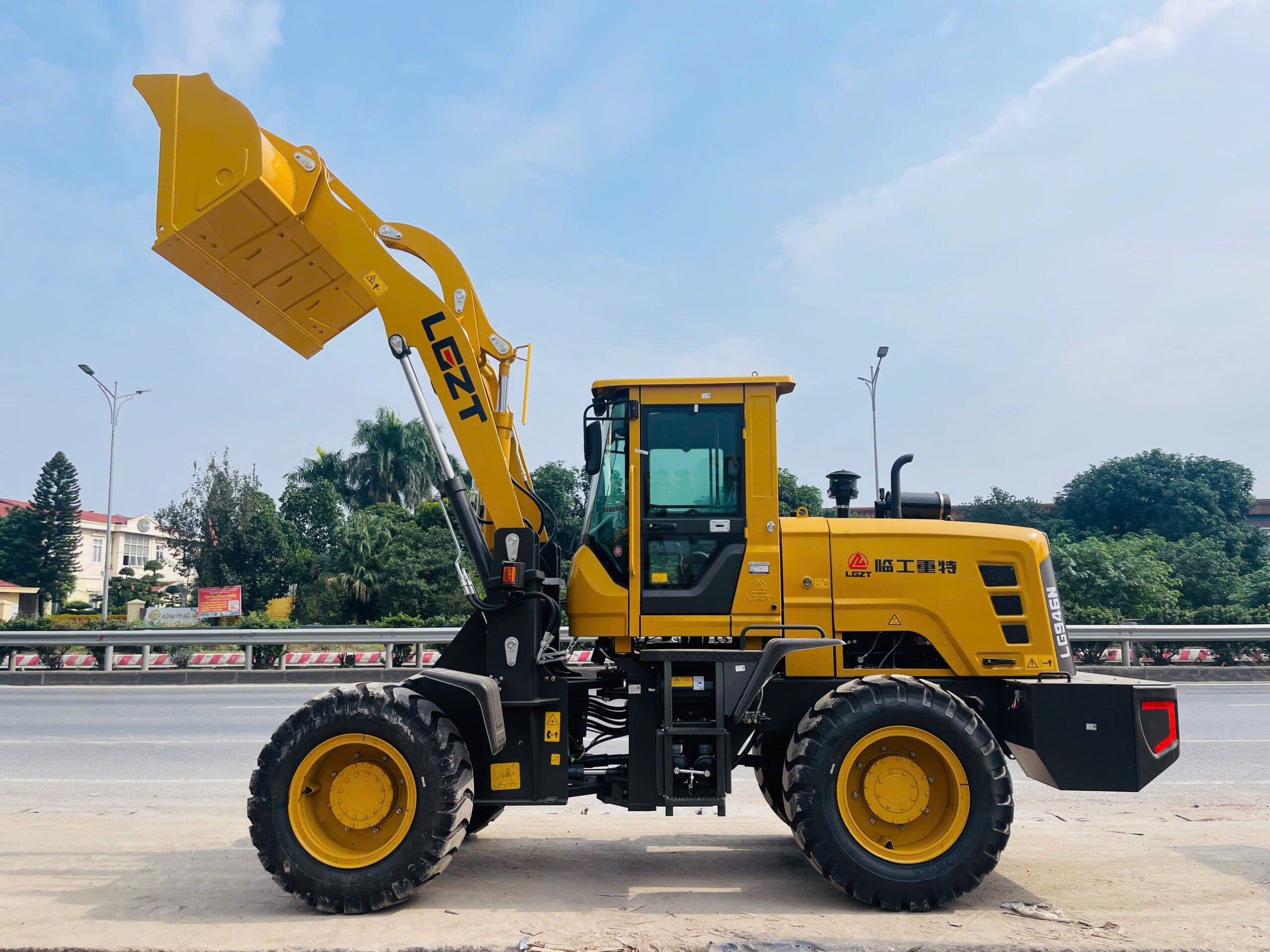 MÁY XÚC LẬT LG946