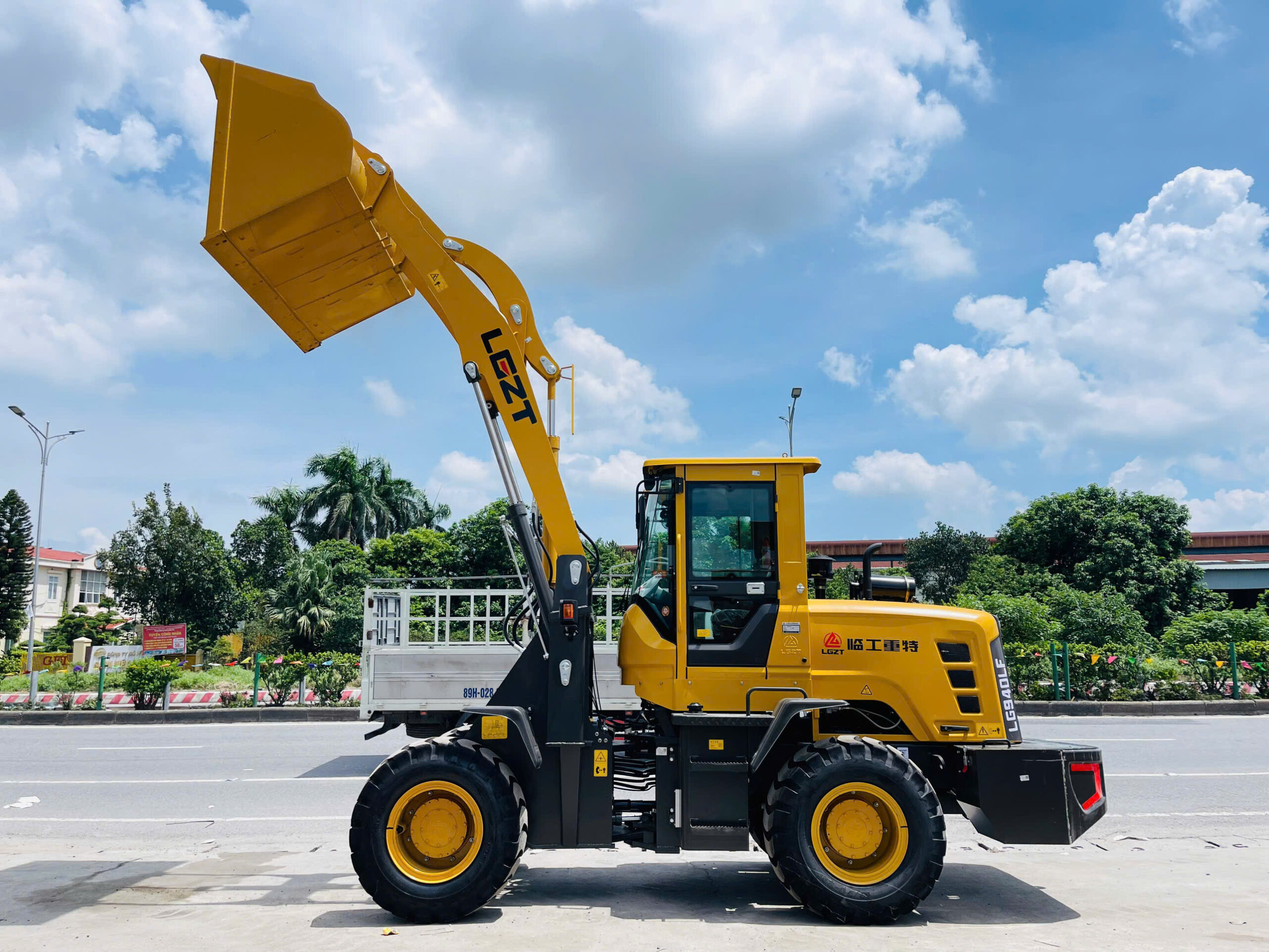 MÁY XÚC LẬT CẦN DÀI LG940LF