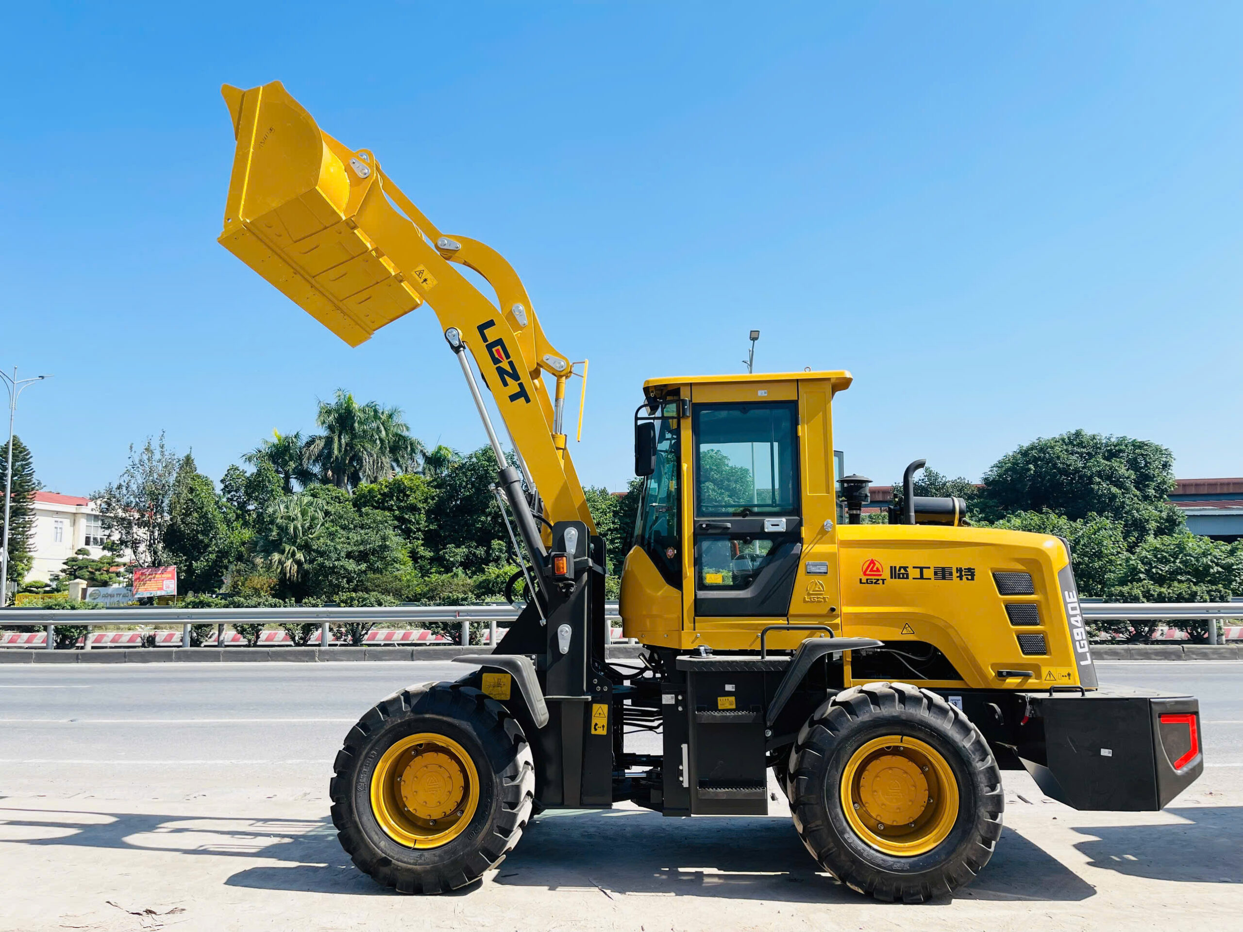 MÁY XÚC LẬT LG940