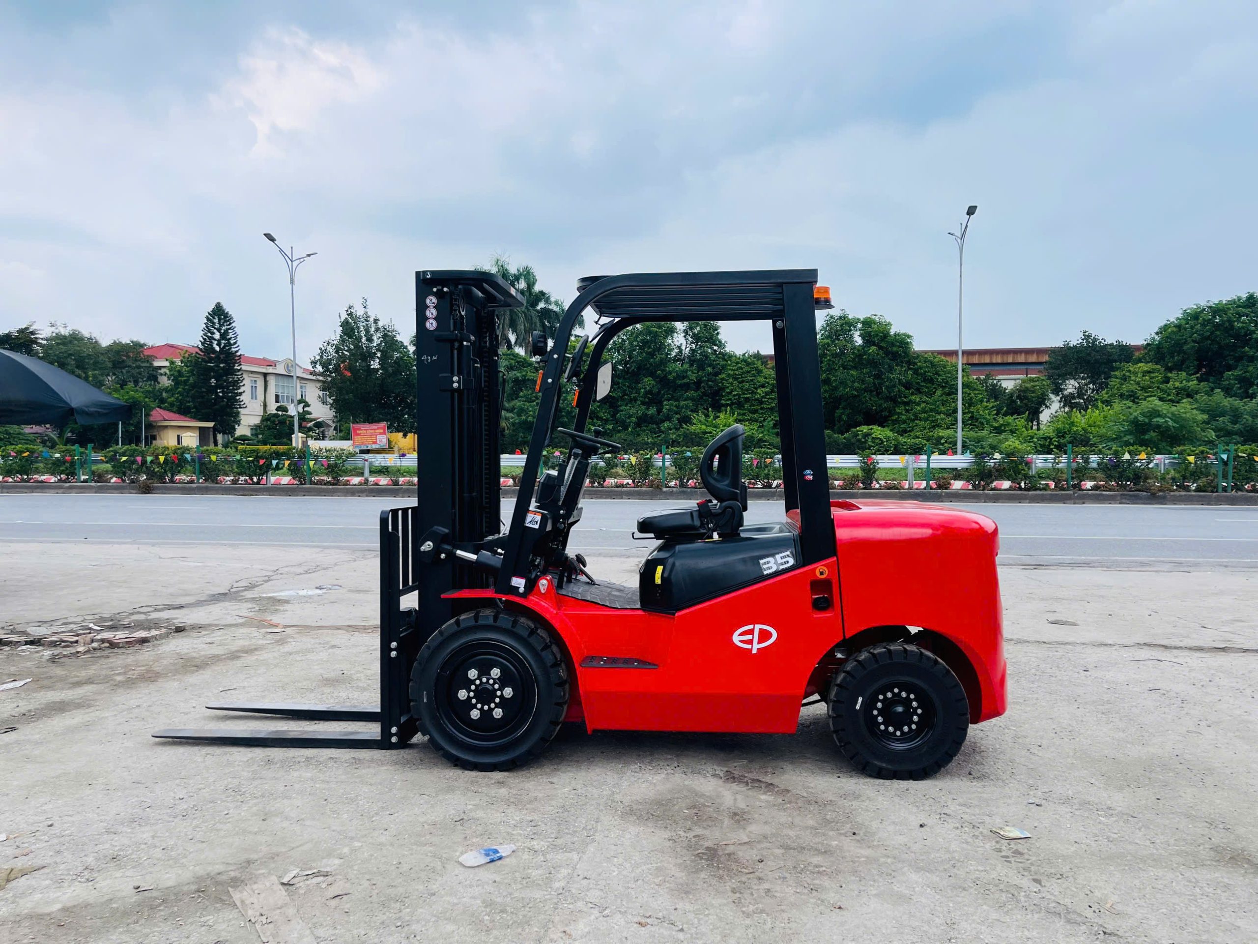 XE NÂNG EP 3.5 TẤN MỚI 2026